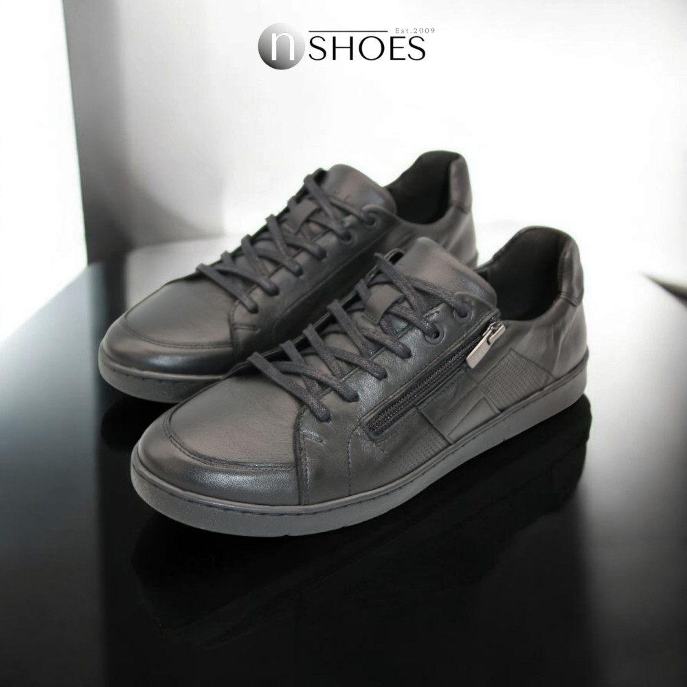 Мужские черные кожаные кроссовки Tapi (Польша) модель 5908