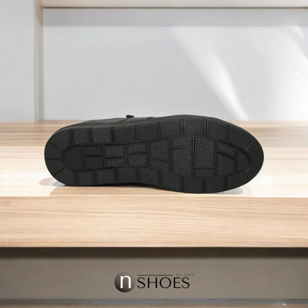 Мужские черные кожаные кроссовки Tapi (Польша) модель 5908