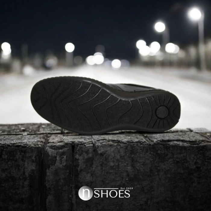 Men's black leather sneakers Tapi (Poland) model 5909