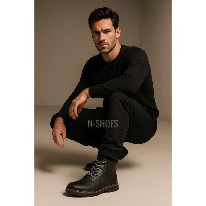Alex Bens T2B-6072 black winter boots leather and wool in Dr. Martens style