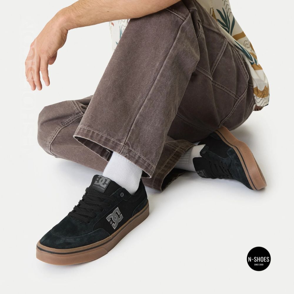 DC Shoes EO-MC-250623YX 6374: Black Suede Built for the City