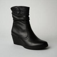 Women's black winter boots Axel 4247 czarny 4613 from Polish factory in leather and wool from size 38 and 39 with discount.