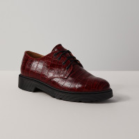 Women's red oxford shoes NESSI Poland 20753 4845 made of genuine leather with imitation crocodile from the Polish brand