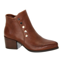 Women's classic brown demi-season boots with heels Best But 1235 4874 made of genuine leather with a discount from a Polish factory