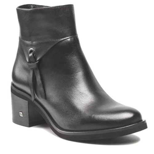 Women's classic black demi-season ankle boots with heels Nessi 20772-czarni 5114 made of genuine leather size 36 with a discount from a Polish brand