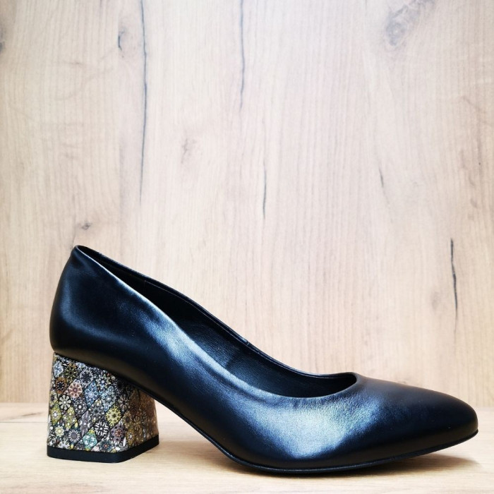 Women's black pumps with medium heels Kaniowski (Poland) model 5198