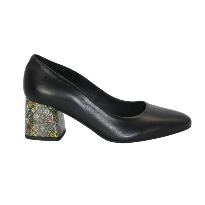 Women's black pumps with medium heels Kaniowski (Poland) model 5198