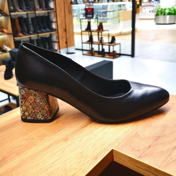 Women's black pumps with medium heels Kaniowski (Poland) model 5198