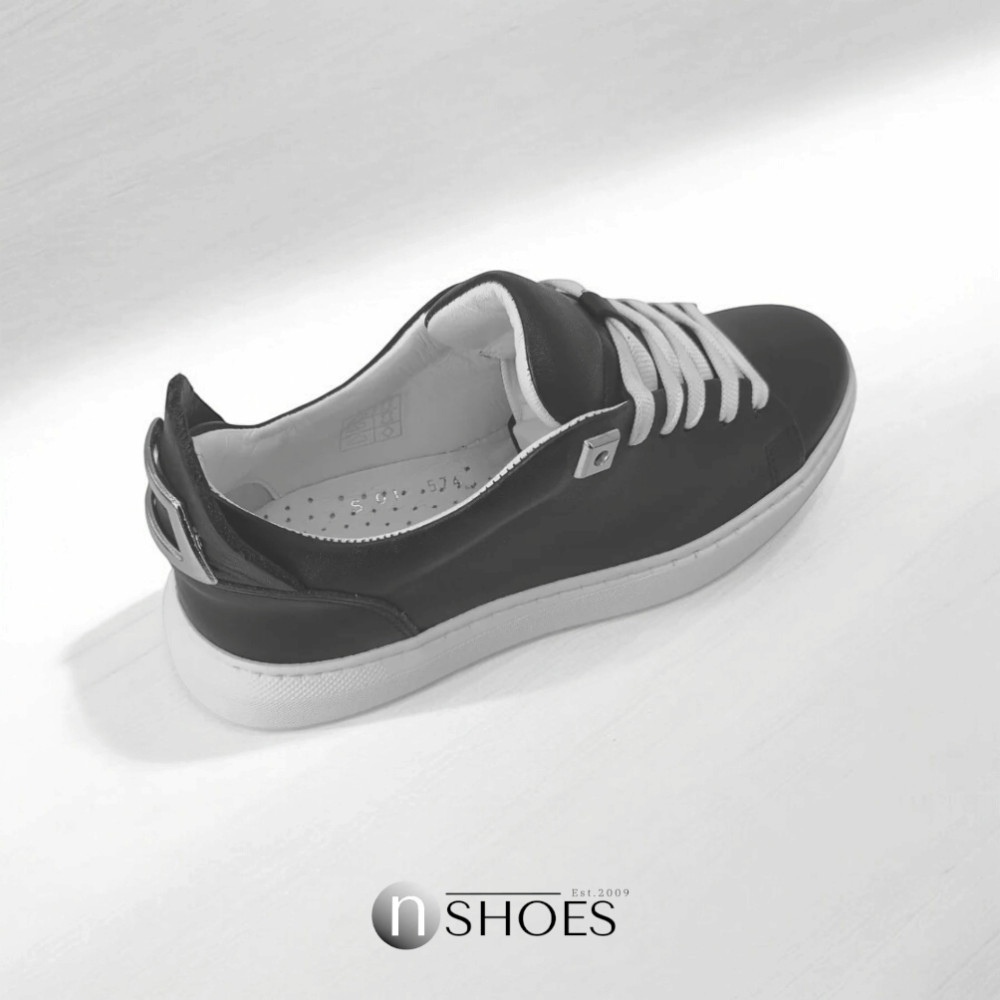 Жіночі чорні шкіряні кросівки La Bellini 574 4940