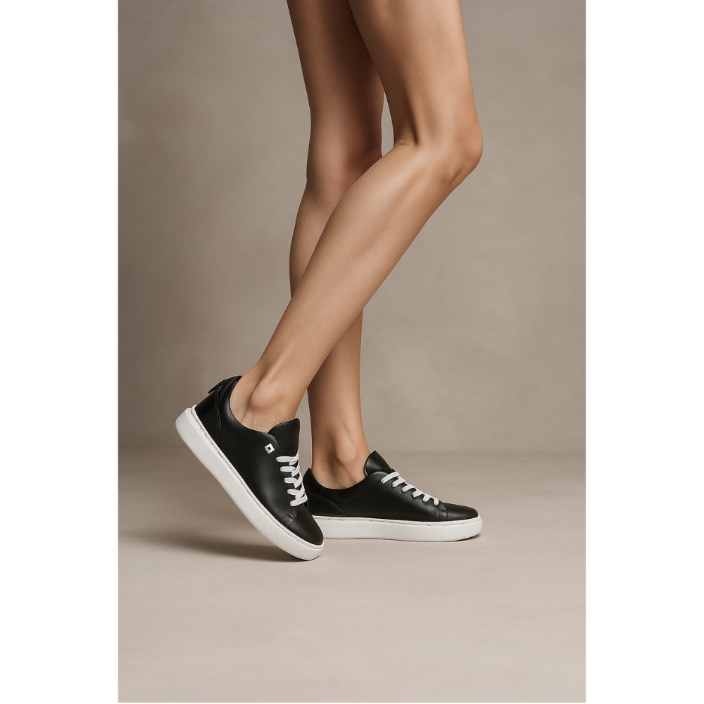 Жіночі чорні шкіряні кросівки La Bellini 574 4940