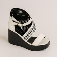 Босоніжки жіночі білі Marsel 159384-02 4958 з натуральної шкіри на танкетці