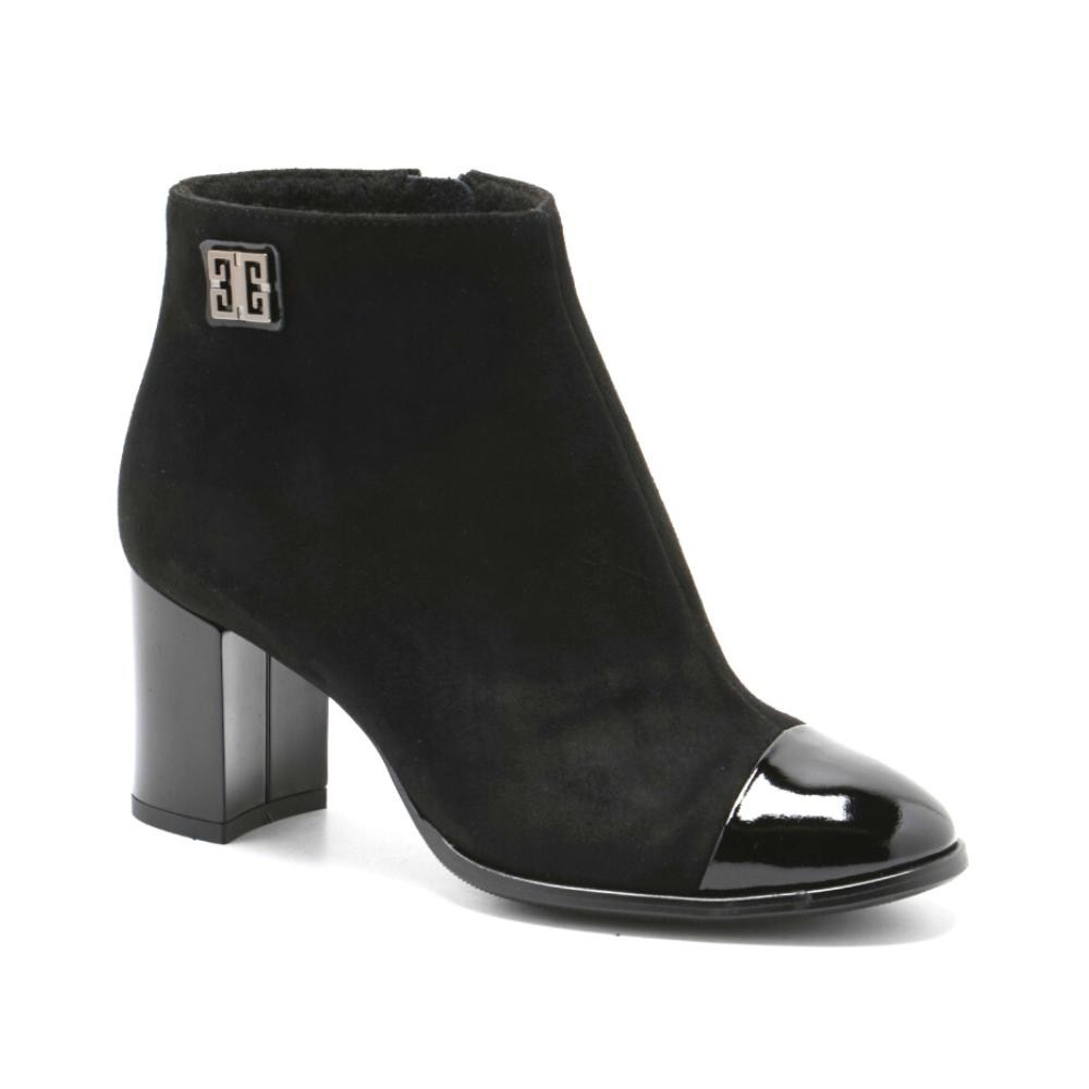 Чорні класичні черевики Marko 0733B-041-021-4 з натуральної шкіри модель 5266