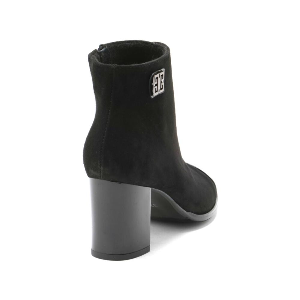 Чорні класичні черевики Marko 0733B-041-021-4 з натуральної шкіри модель 5266