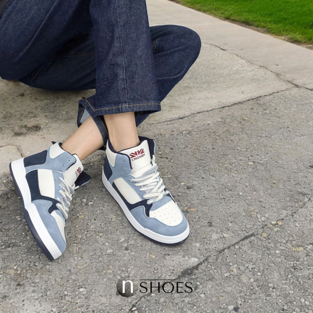 Trendy women’s CROSBY 438267-01-03W boots perfect with jeans