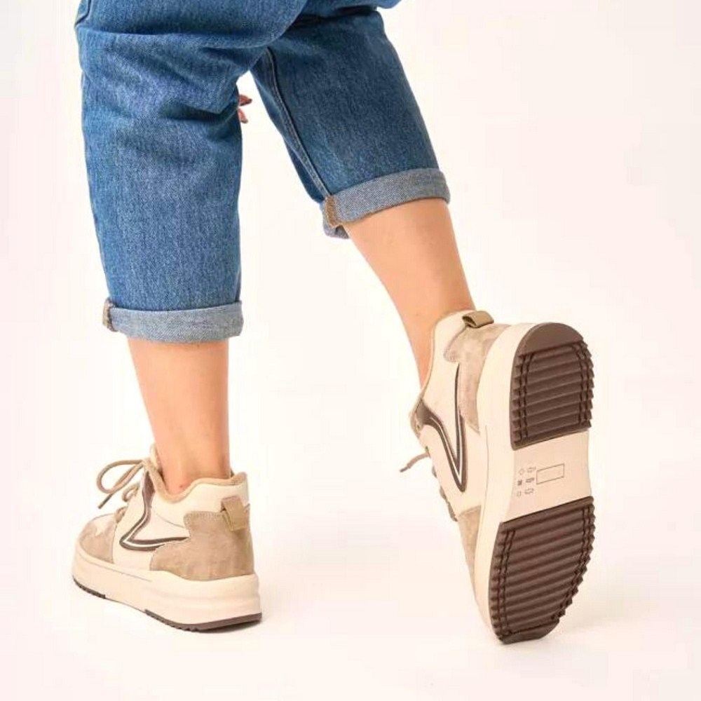 Жіночі шкіряні кросівки Lonza модель 5445