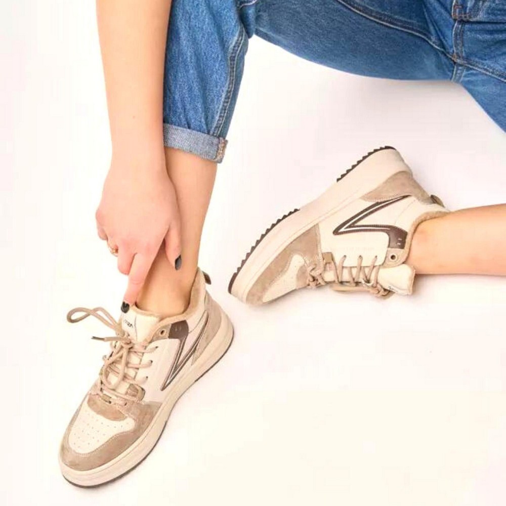 Жіночі шкіряні кросівки Lonza модель 5445