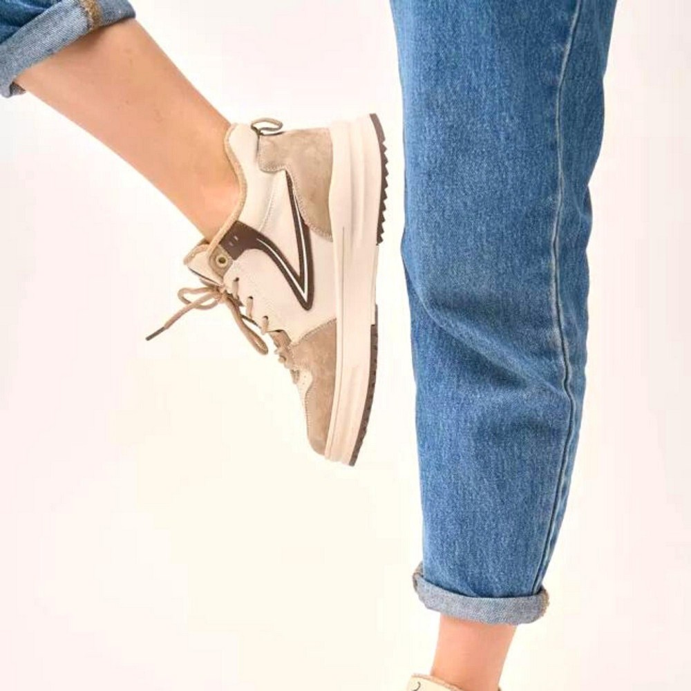 Жіночі шкіряні кросівки Lonza модель 5445