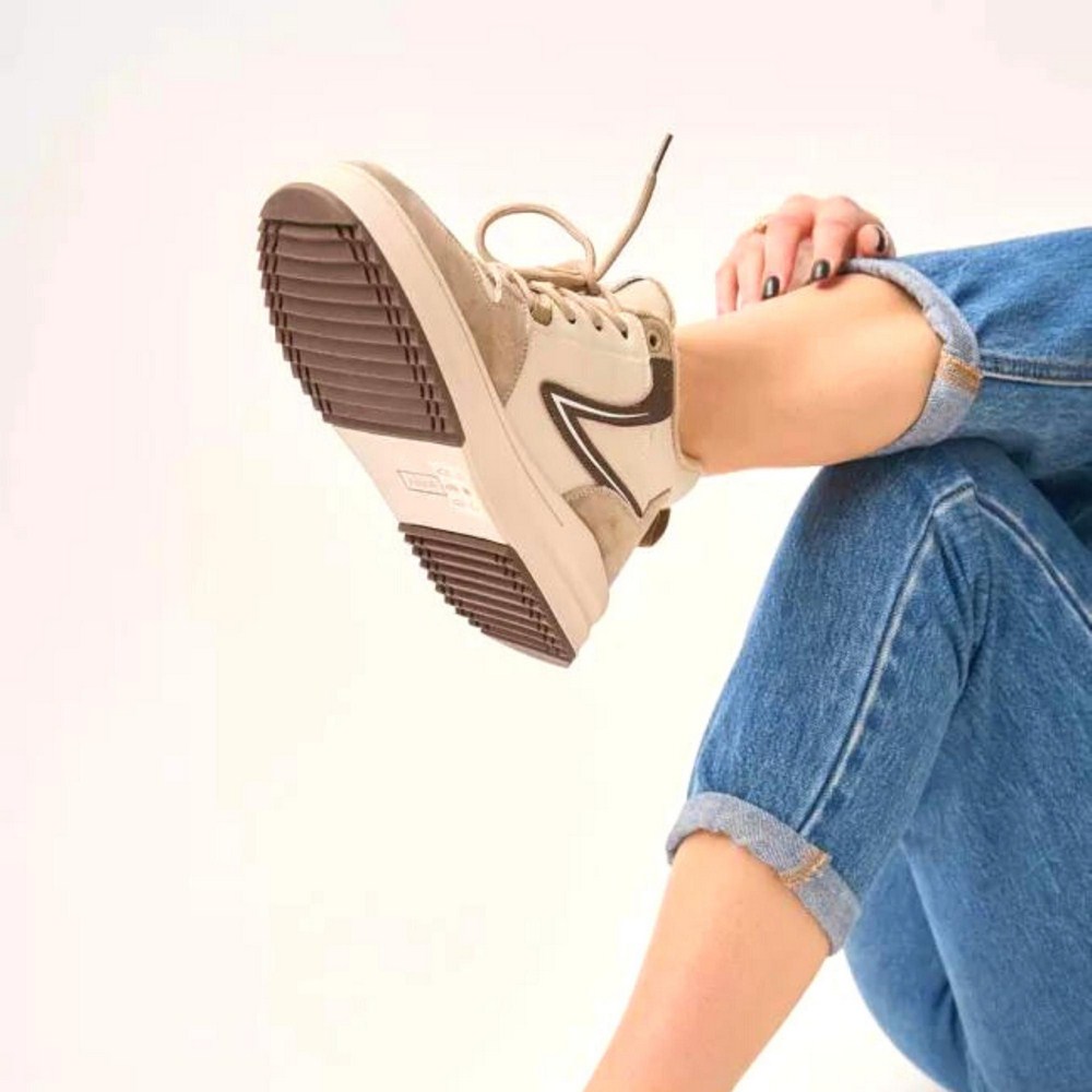 Жіночі шкіряні кросівки Lonza модель 5445