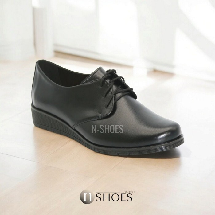 Women's leather shoes Kaloszyki (EU) model 5589