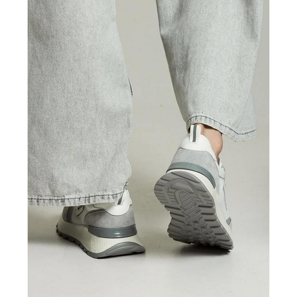 Женские кроссовки Lonza модель 5594