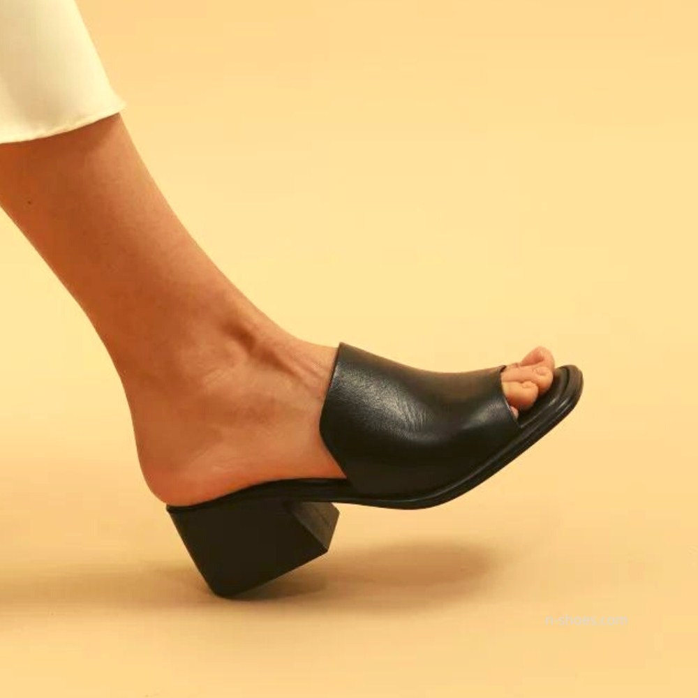 Жіночі шкіряні сабо на підборах Fabio Monelli модель 5614