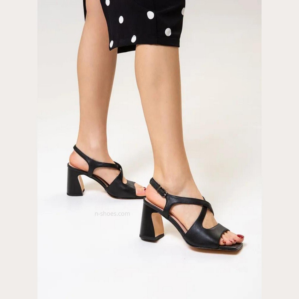 Женские босоножки на среднем каблуке Lonza New York 183068 модель 5628