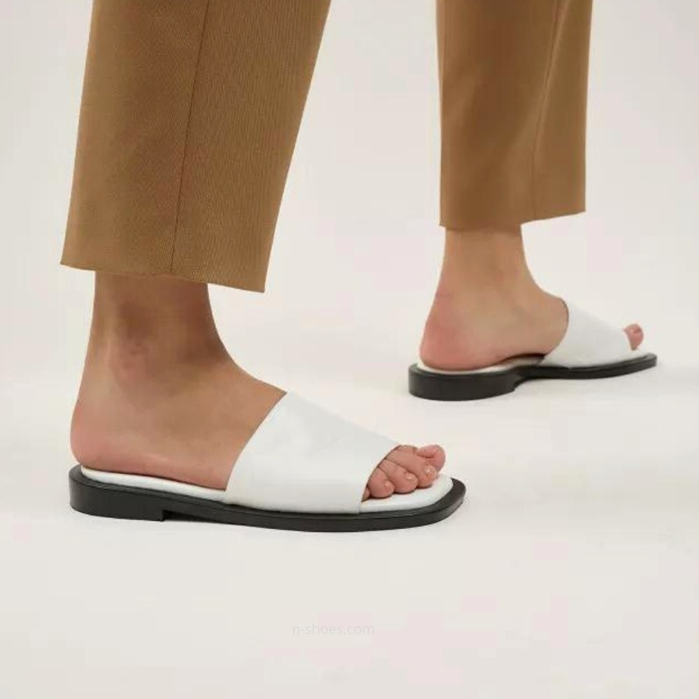 Женские кожаные шлепанцы Lonza 186335 модель 5630