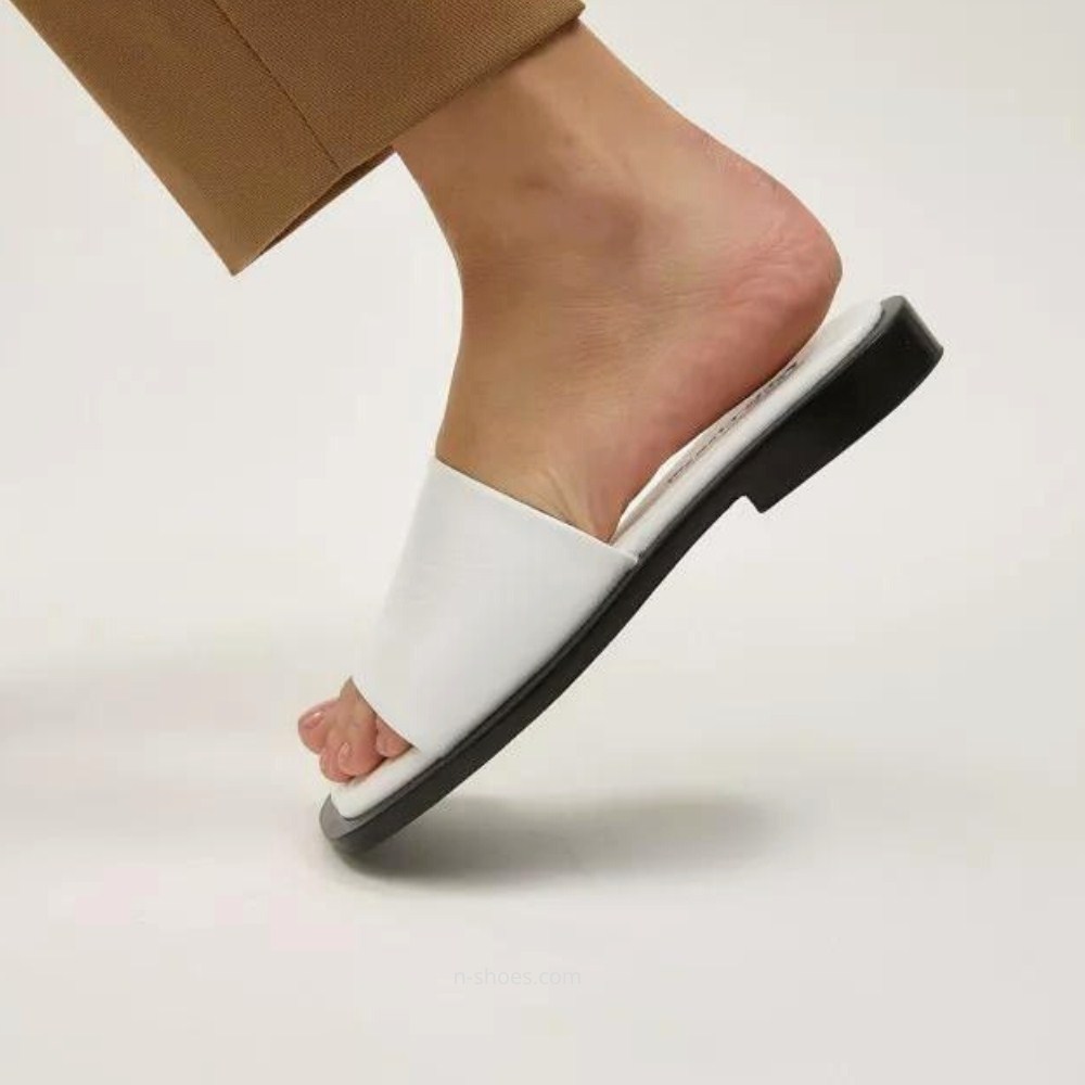 Женские кожаные шлепанцы Lonza 186335 модель 5630