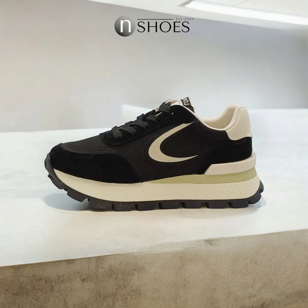 Жіночі шкіряні чорні кросівки Lonza модель 5636