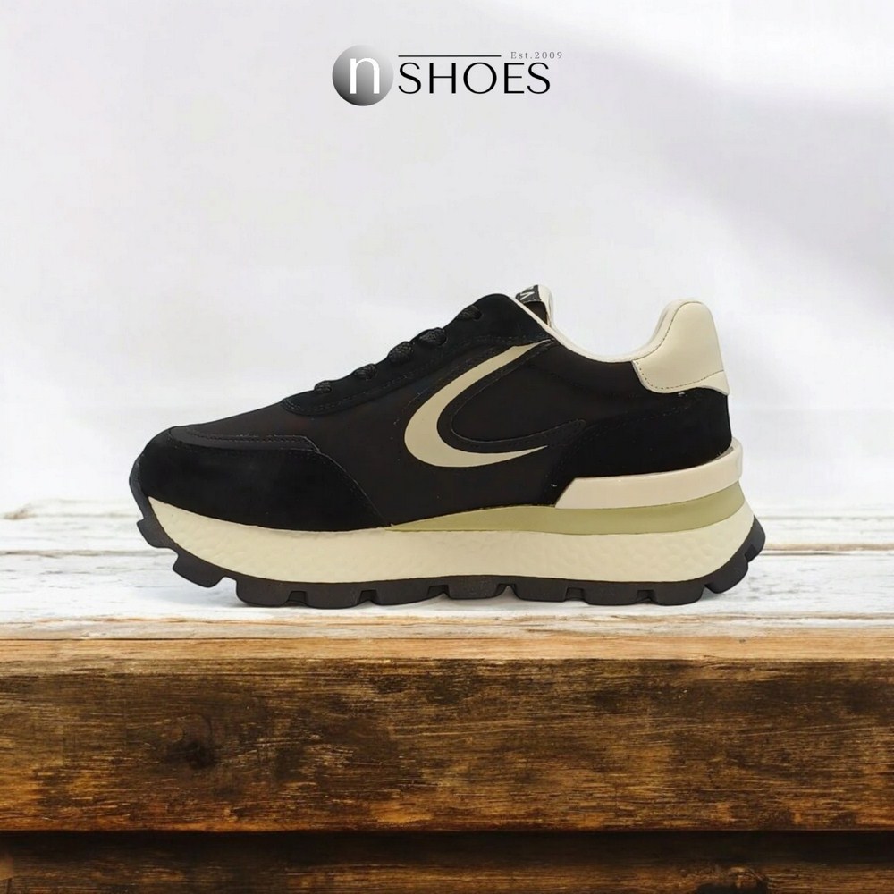 Жіночі шкіряні чорні кросівки Lonza модель 5636