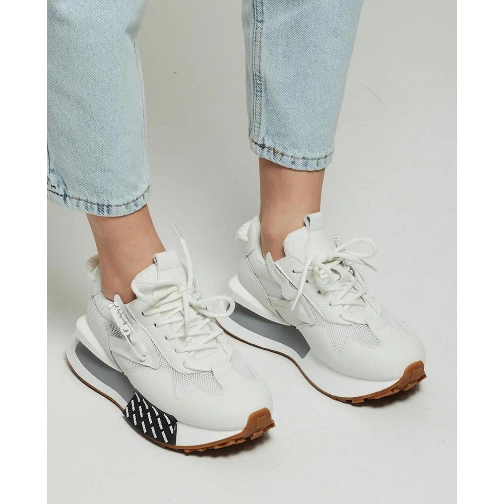 Женские кроссовки с перфорацией Lonza 184395 модель 5644