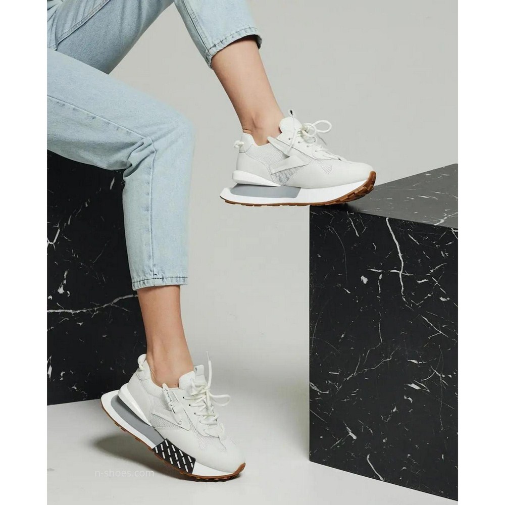 Женские кроссовки с перфорацией Lonza 184395 модель 5644