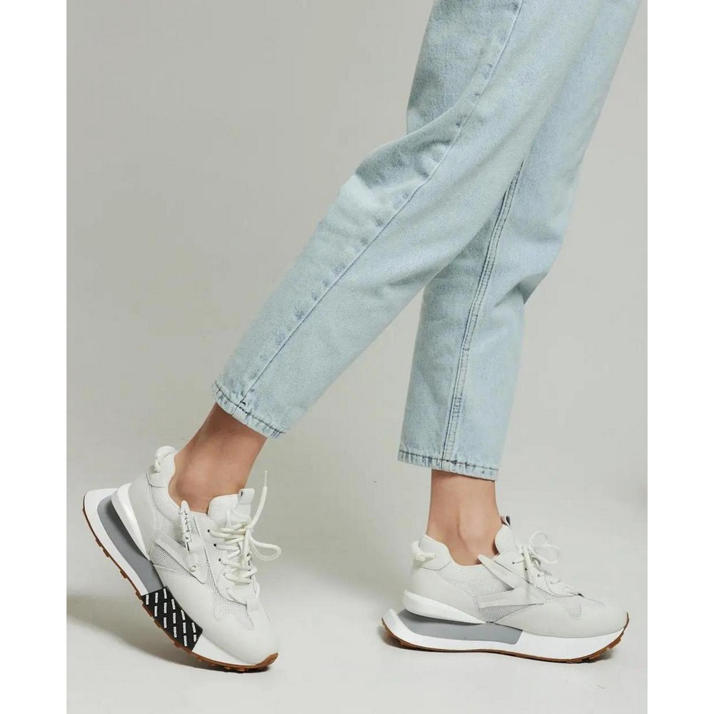 Женские кроссовки с перфорацией Lonza 184395 модель 5644