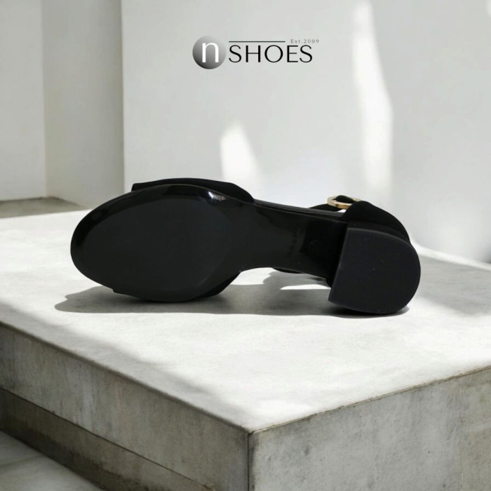 Women's suede sandals with medium heels SALA (Poland) model 5864