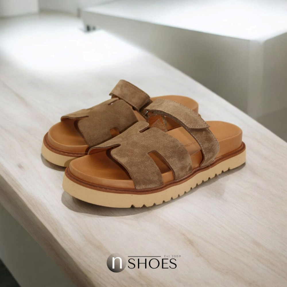 Женские коричневые замшевые шлепанцы Fabio Monelli Selina Brown модель 5869