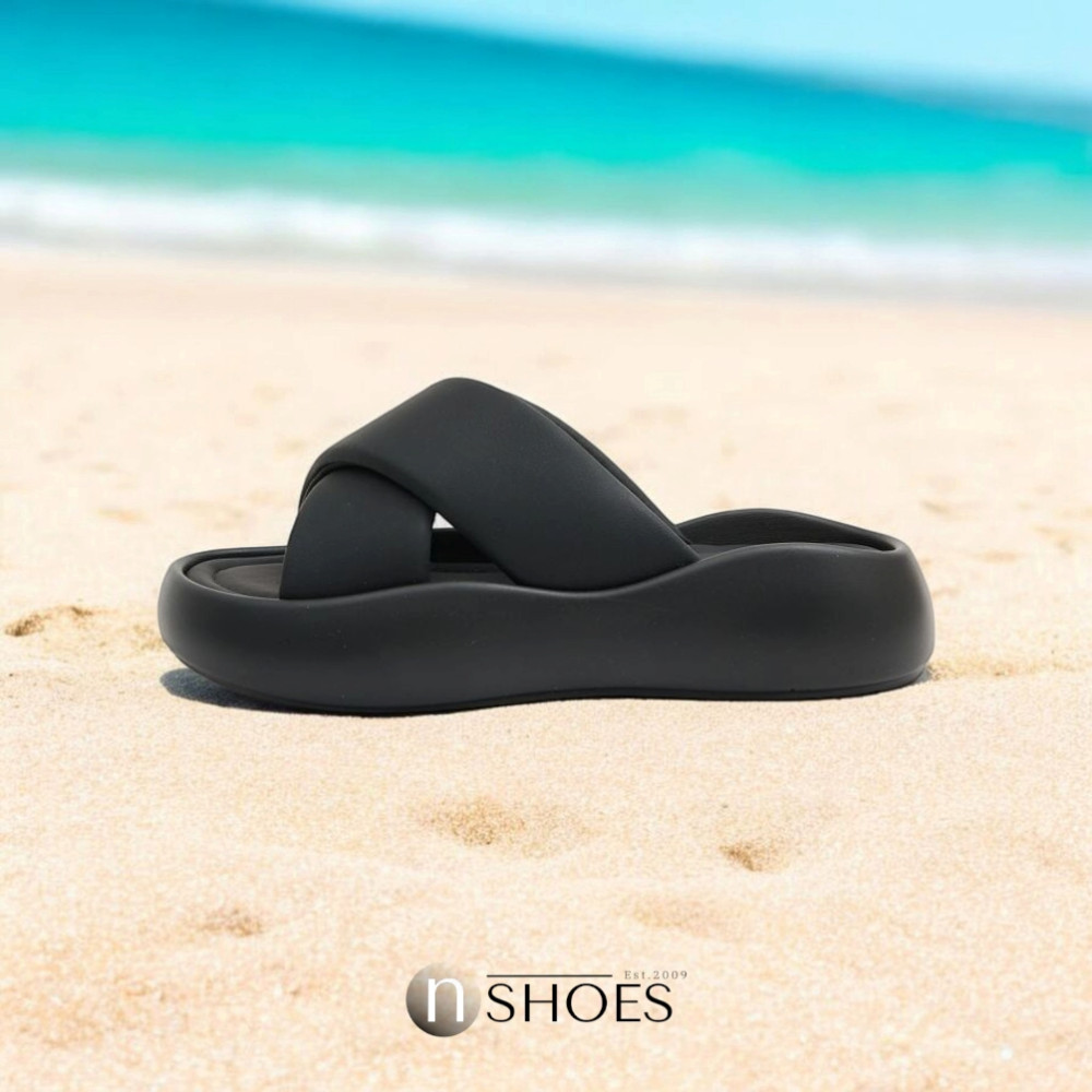 Женские черные шлепанцы на платформе ALLSY модель 5870