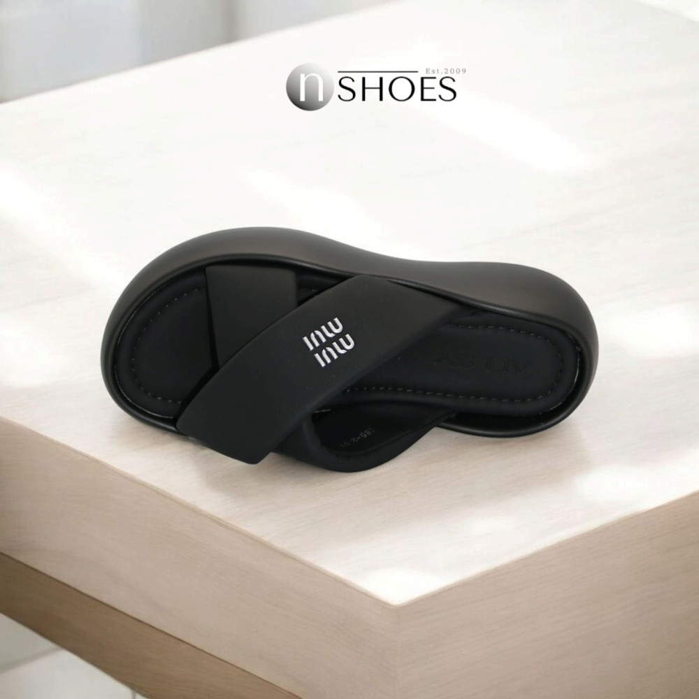 Женские черные шлепанцы на платформе ALLSY модель 5870