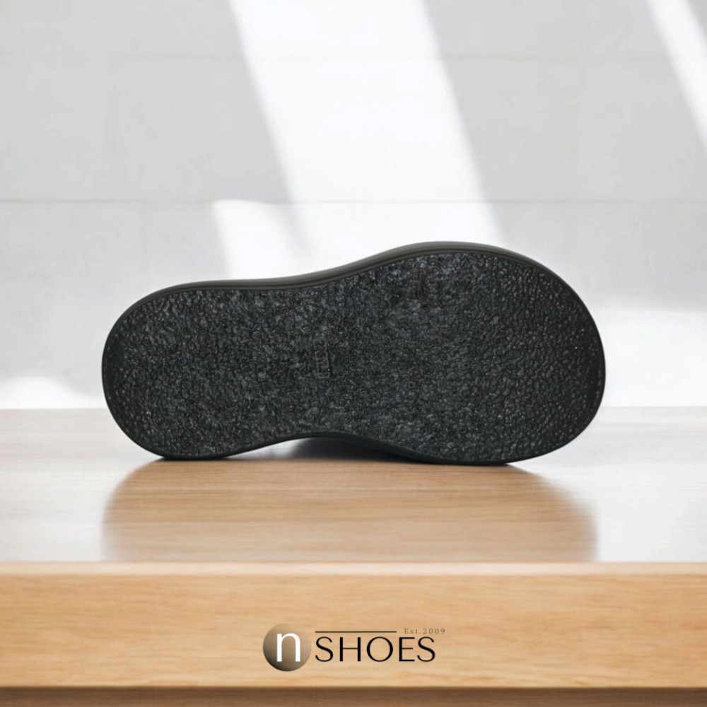 Женские черные шлепанцы на платформе ALLSY модель 5870