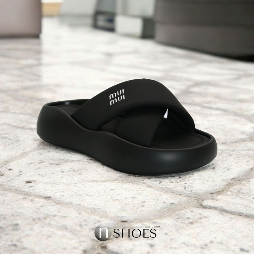 Женские черные шлепанцы на платформе ALLSY модель 5870