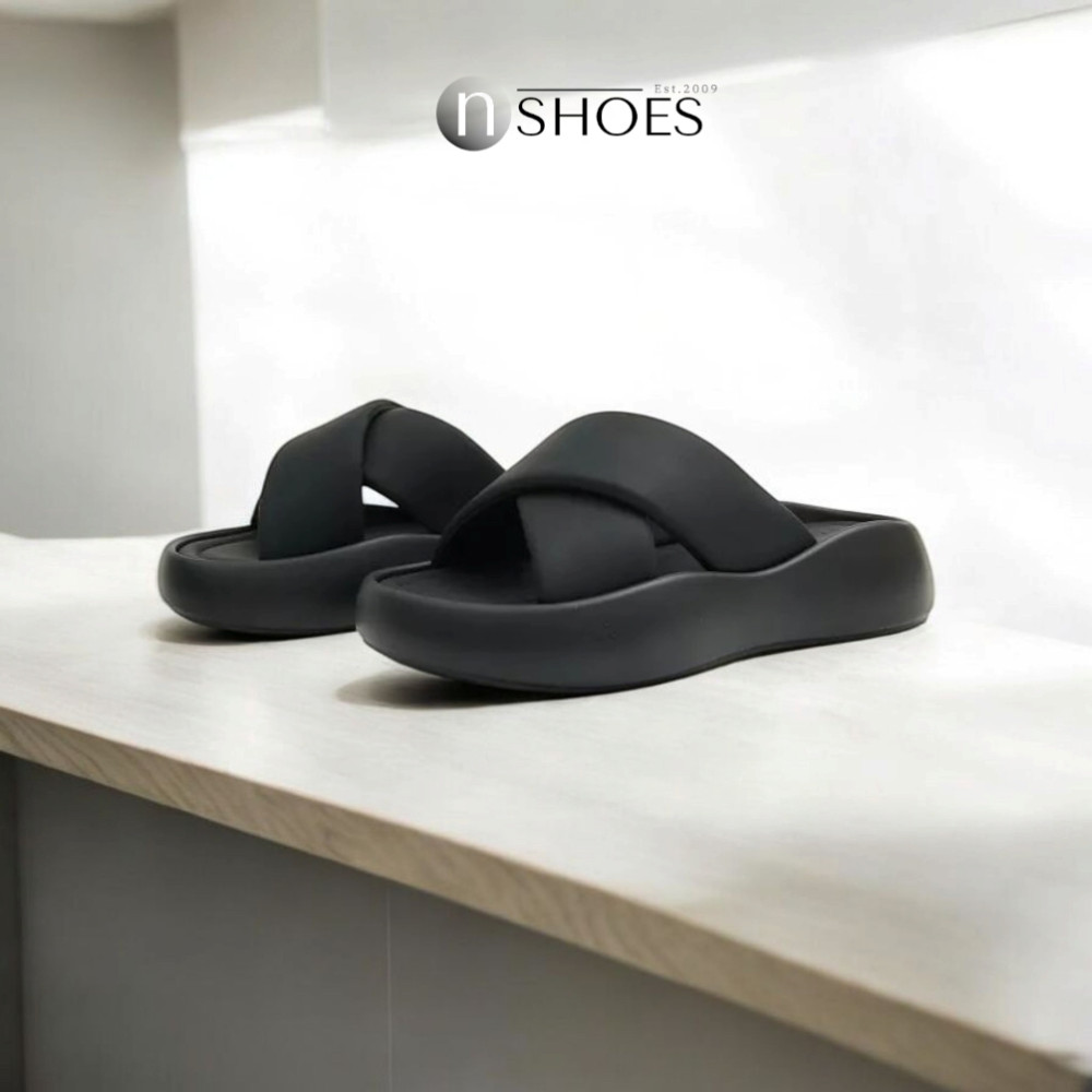 Женские черные шлепанцы на платформе ALLSY модель 5870