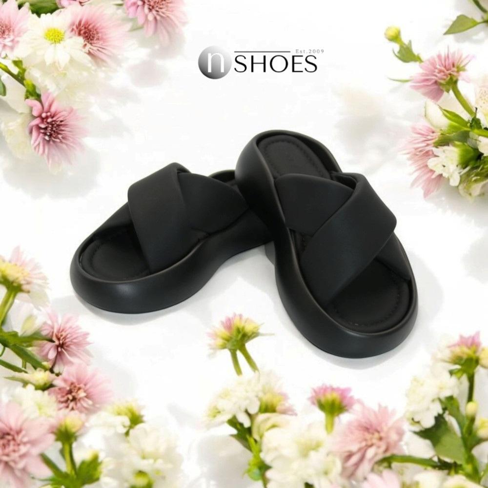 Женские черные шлепанцы на платформе ALLSY модель 5870