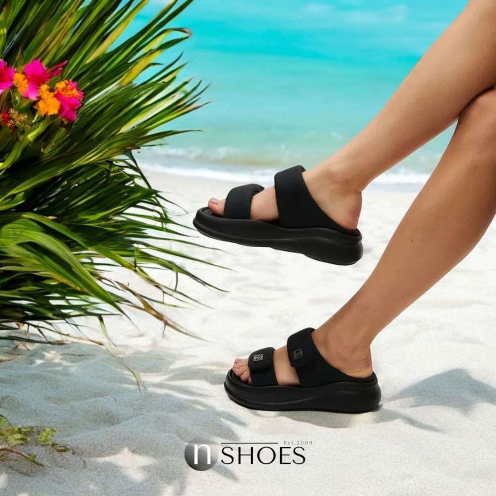 Женские черные шлепанцы на платформе ALLSY модель 5870