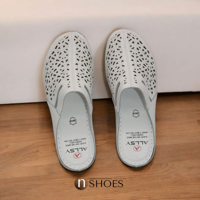 Women's leather closed toe flip flops ALLSY 207208 195155 model 5918