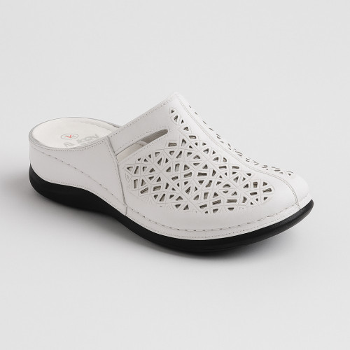 Жіночі білі шкіряні шльопанці із закритим носком ALLSY 195155 3812-1 White 5918 комфортна модель з натуральної шкіри, що ідеально підходить для широкої стопи