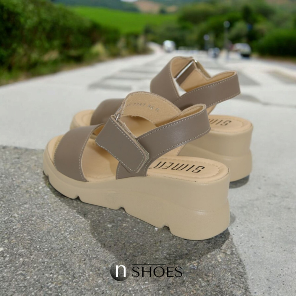 Жіночі бежеві шкіряні босоніжки Simen (Польща) модель 5919