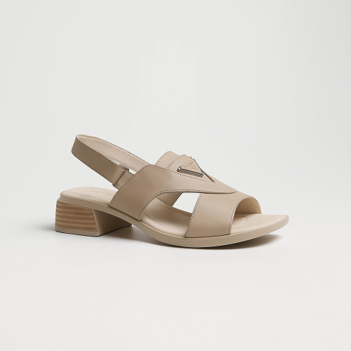 Жіночі бежеві босоніжки Romax Comfort 1085-48 5922 із натуральної шкіри на низьких підборах — стильне літнє взуття від українського виробника.