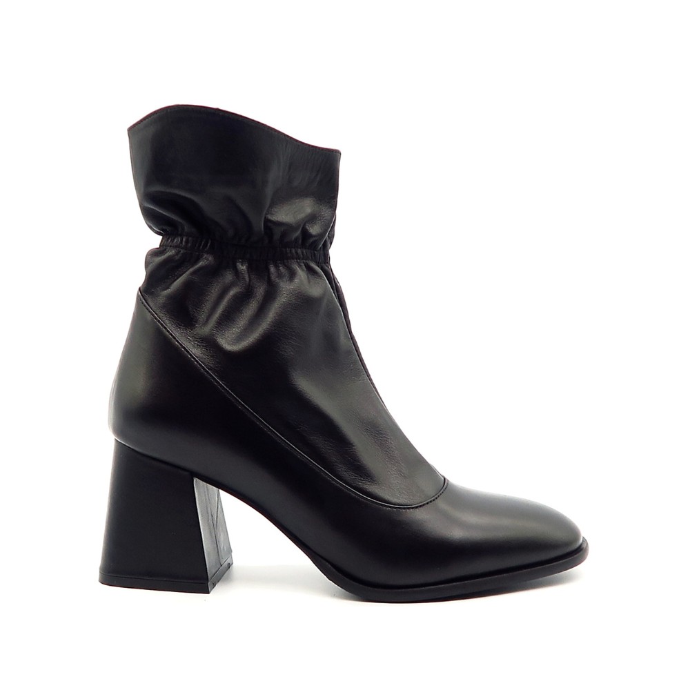 Жіночі чорні ботильйони BOMBONELLA 601.62444 S.A. 12 T SYH 6019 на середньому підборі