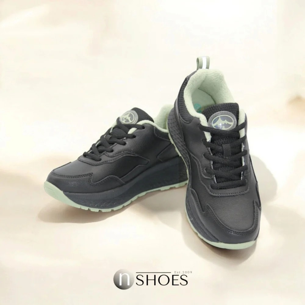 Women’s black leather sneakers Grunberg 148568/26-03 6076 with Thermotex insulation