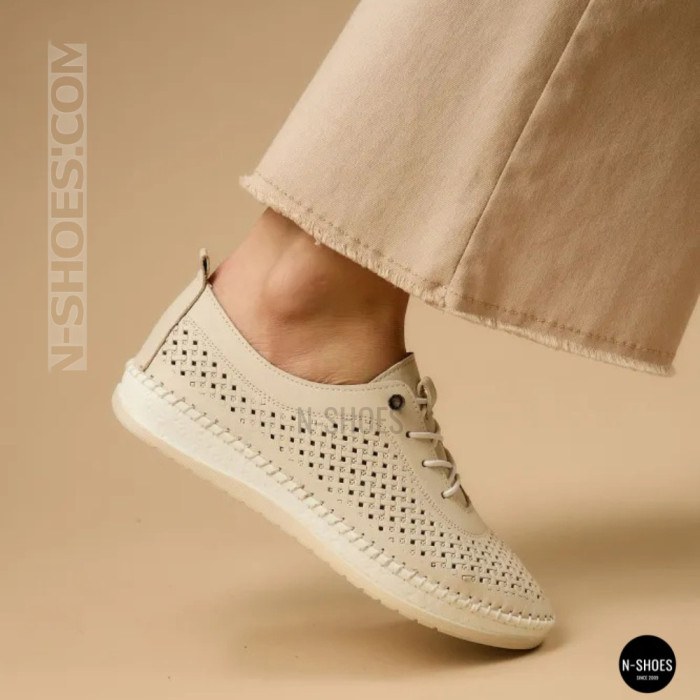 Anna Lucci та Lonza Perforated Leather Loafers