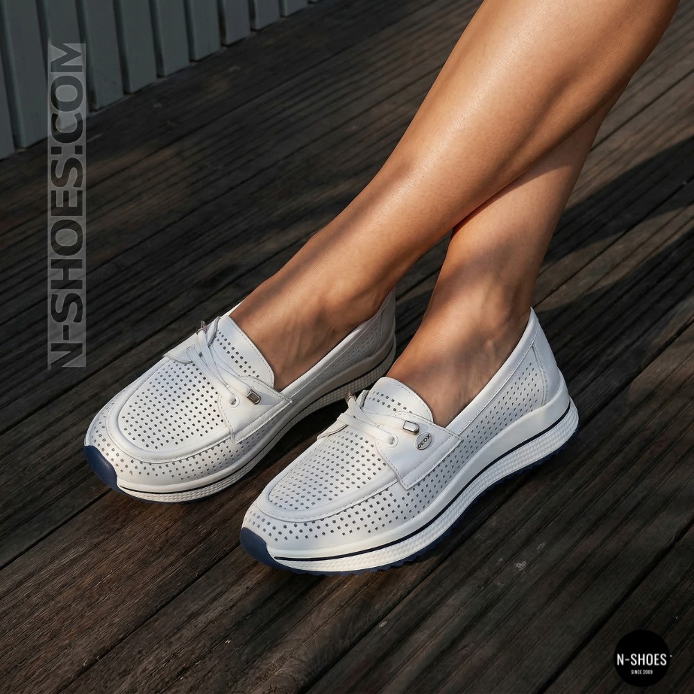 Жіночі білі шкіряні мокасини з перфорацією та комфортною шнурівкою Allsy 207258 A09-7721-1 WHITE lonza 207259 6126